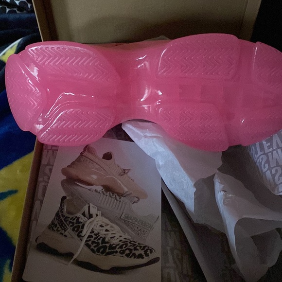 Steve Madden Sneakers - Picture 6 of 7